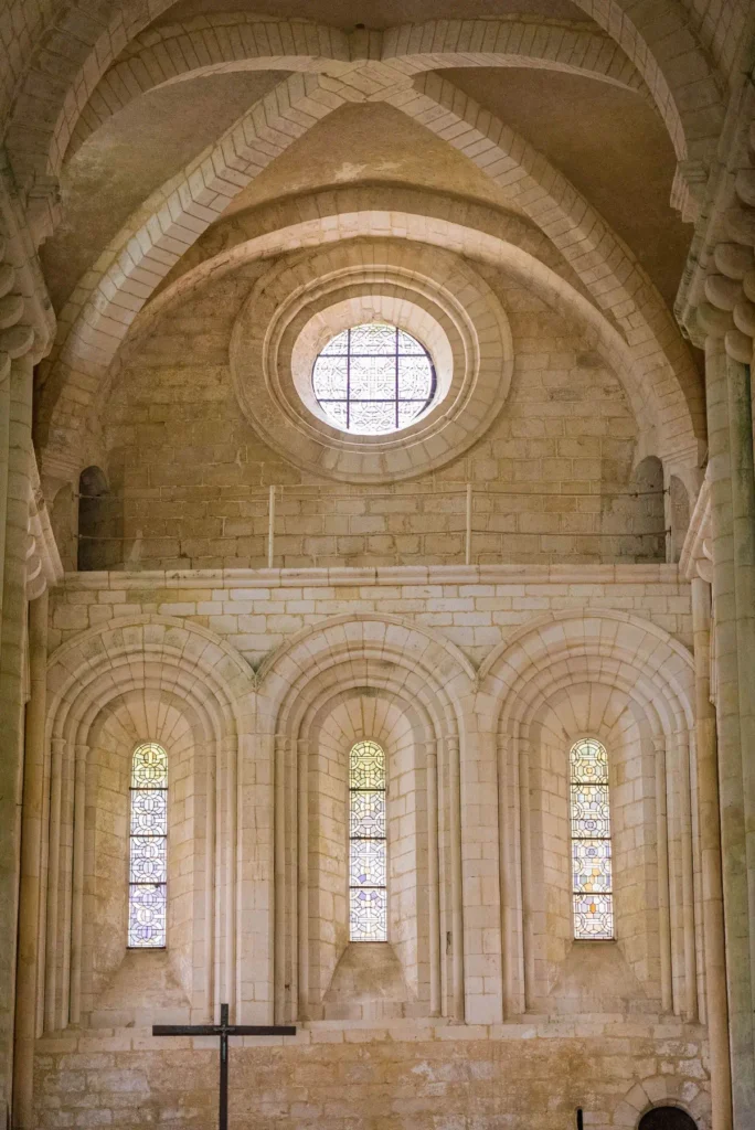 12983 interieur abbaye stamanddecoly sept2022©ot vallee vezere by les coflocs ©lescoflocs