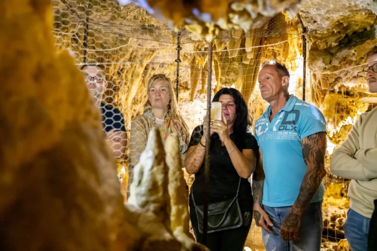 13830 grotte du grand roc © déclic & décolle