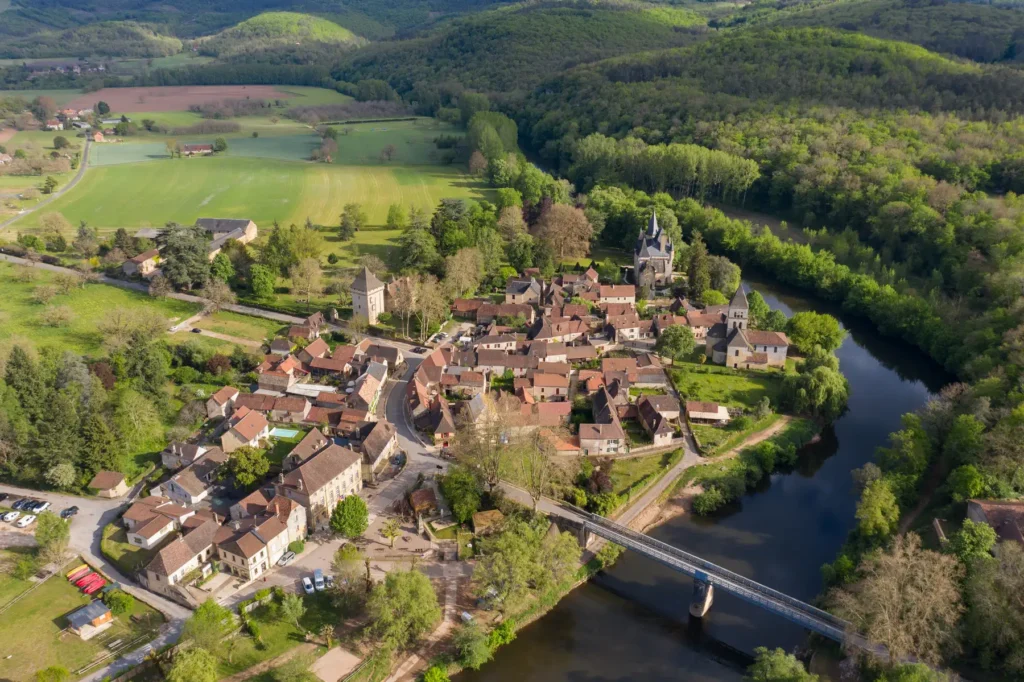 Saint-Léon-sur-Vézère : à deux pas de l’hôtel, l’un des plus beaux villages de France vous attend 6038 village de saint leon sur vezere © dordogne libre