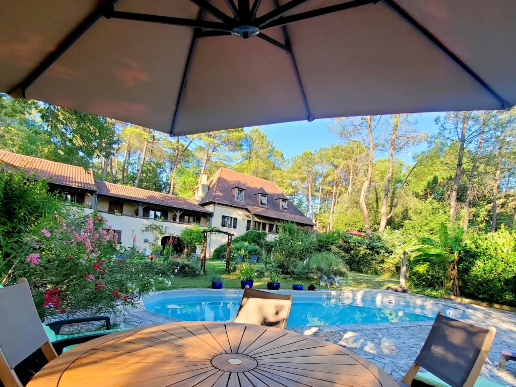 facade hotel pisicne relais cote jor st leon vezere (2)