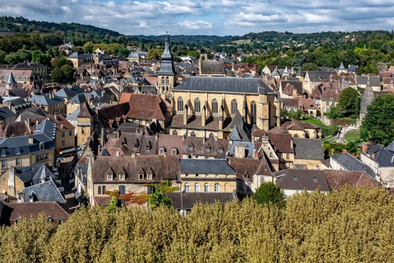 13850 sarlat ville d’art et d’histoire © déclic & décolle