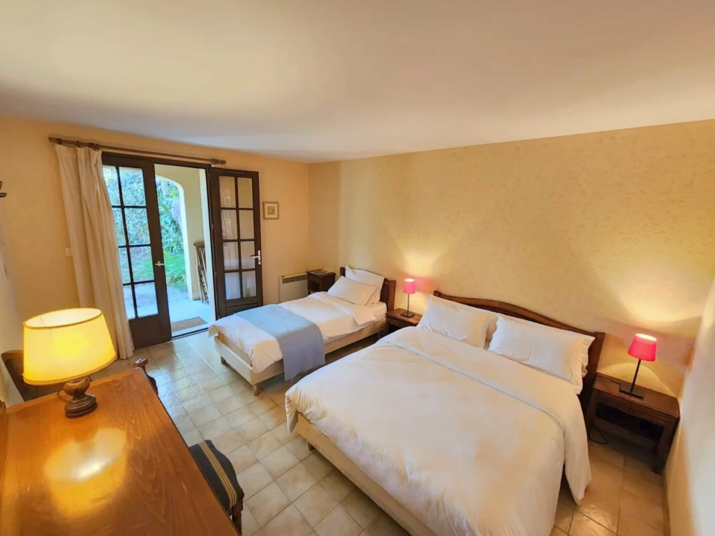 chambre familiale hotel perigord st leon sur vezere (7)