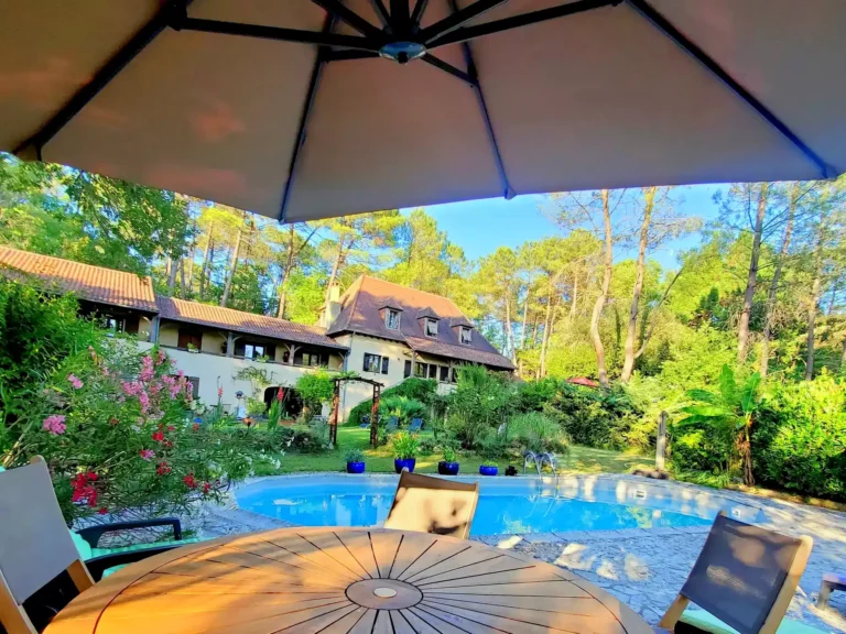 facade hotel pisicne relais cote jor st leon vezere (2)