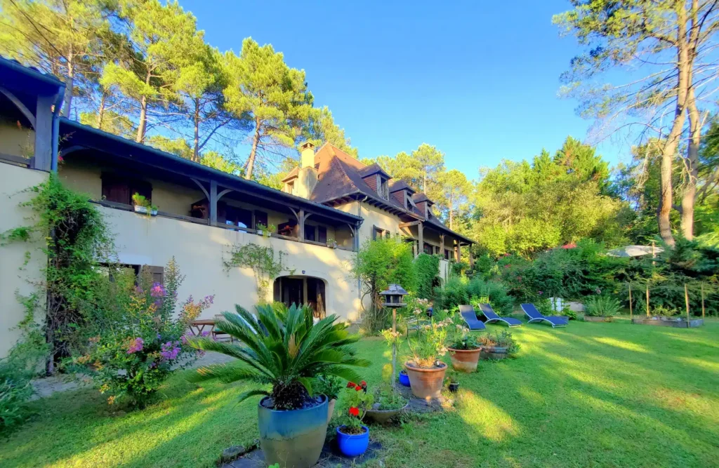 Accueil Hôtel Périgord jardin fleurit hotel relais cote jor st léon vezere (1)